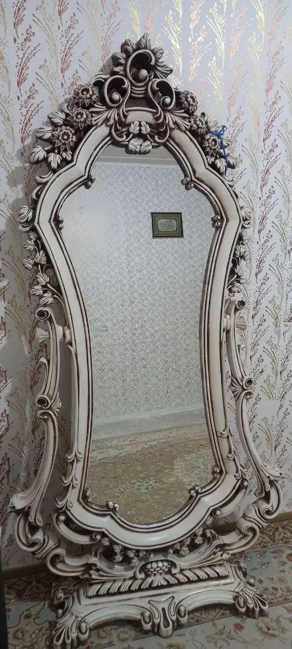 ساعت دیواری و اینه قدی ایستاده|ساعت دیواری و تزئینی|ایوان, |دیوار