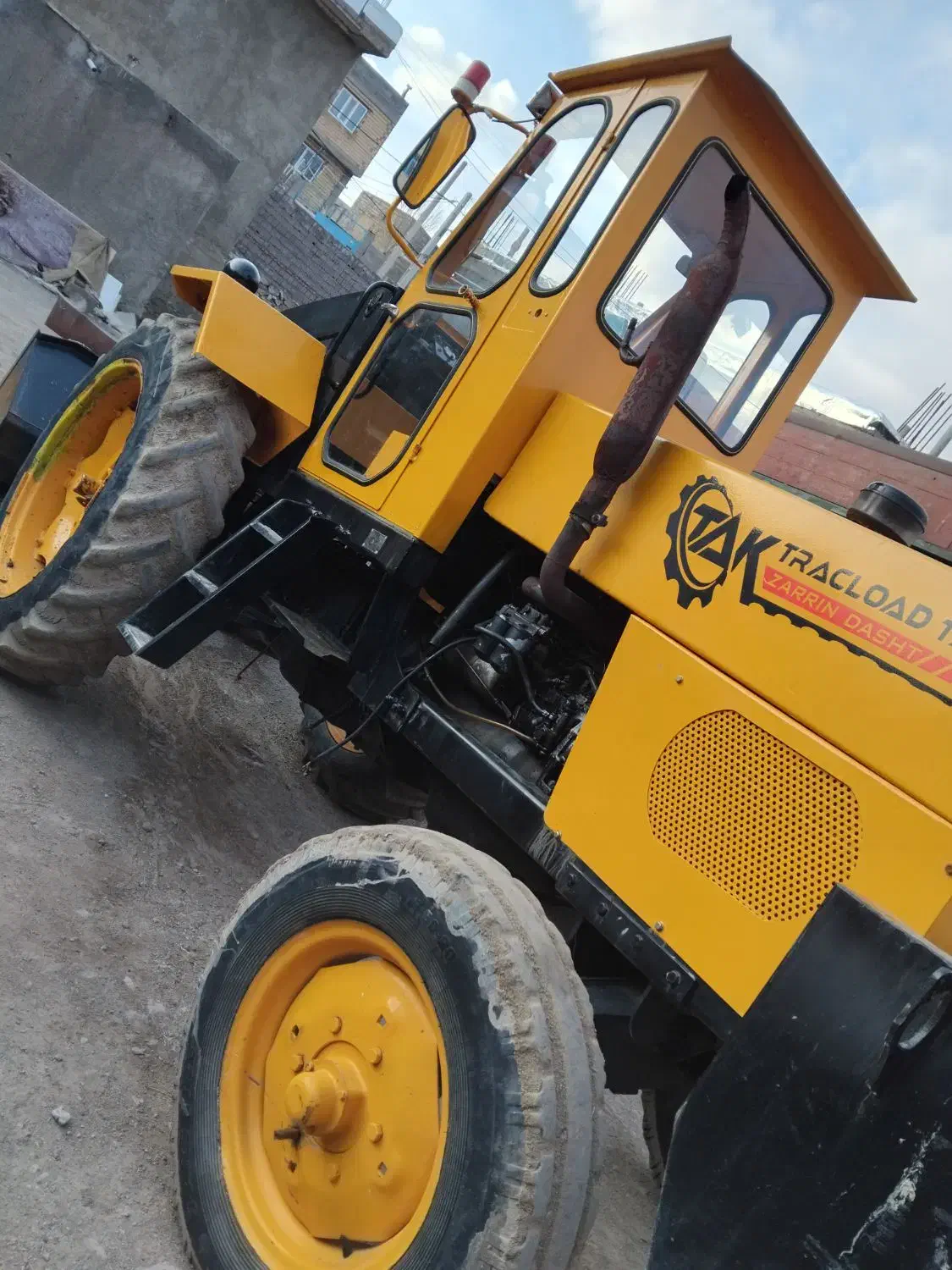 تراکتور|خودرو سنگین|قروه, |دیوار