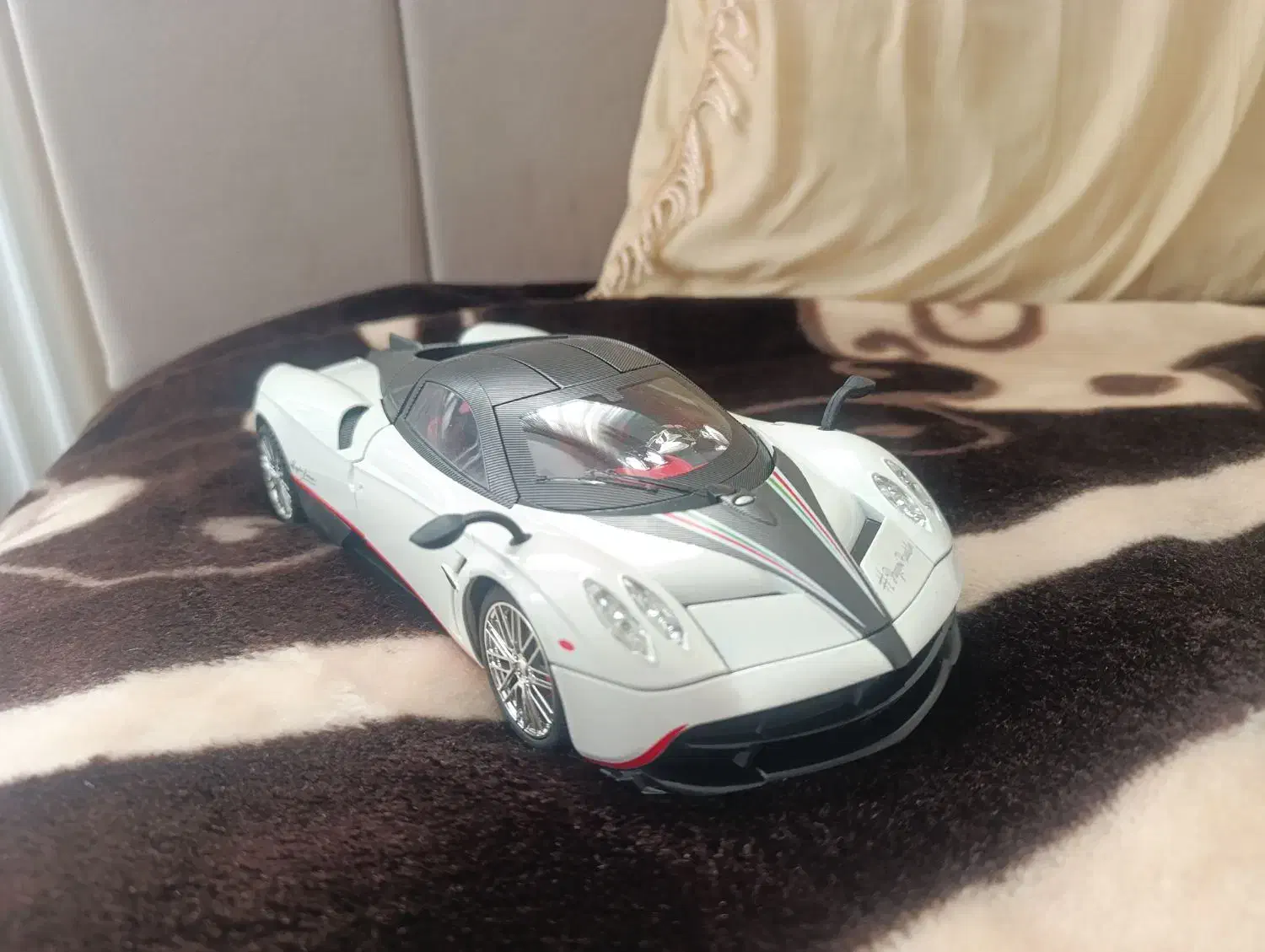 ماکت ۱.۱۸ پاگانی هوایرا کلکسیونی|کلکسیون و سرگرمی|سنندج, |دیوار