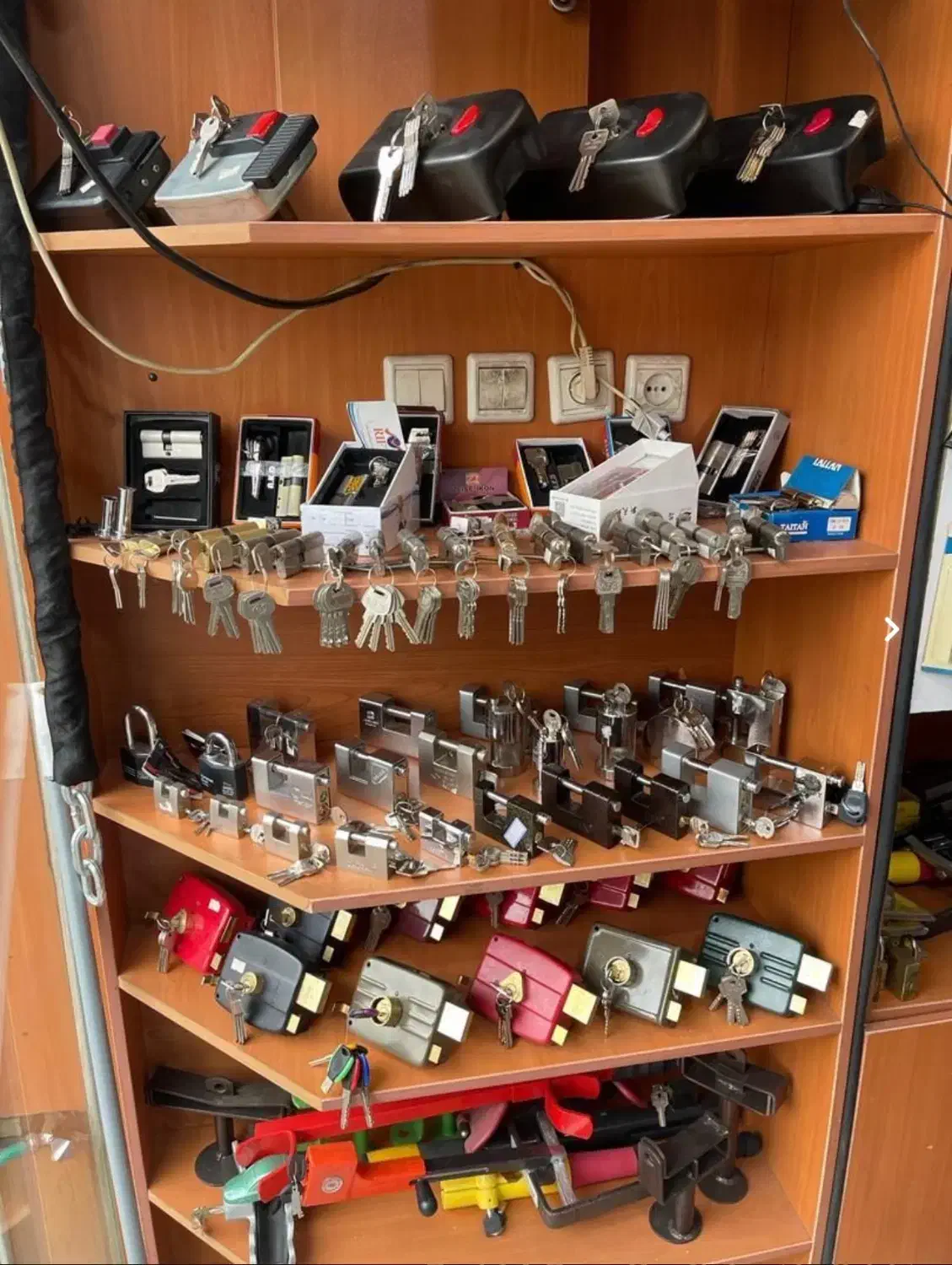 کلیدسازی کلید کلید(کلید سازی شبانه روزی)|خدمات پیشه و مهارت|شیراز, سینما سعدی|دیوار