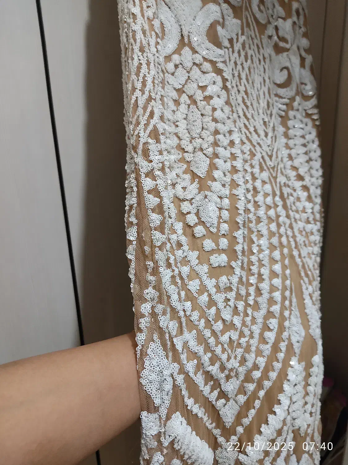 لباس مجلسی|لباس|شاهین‌شهر, مسکن مهر|دیوار