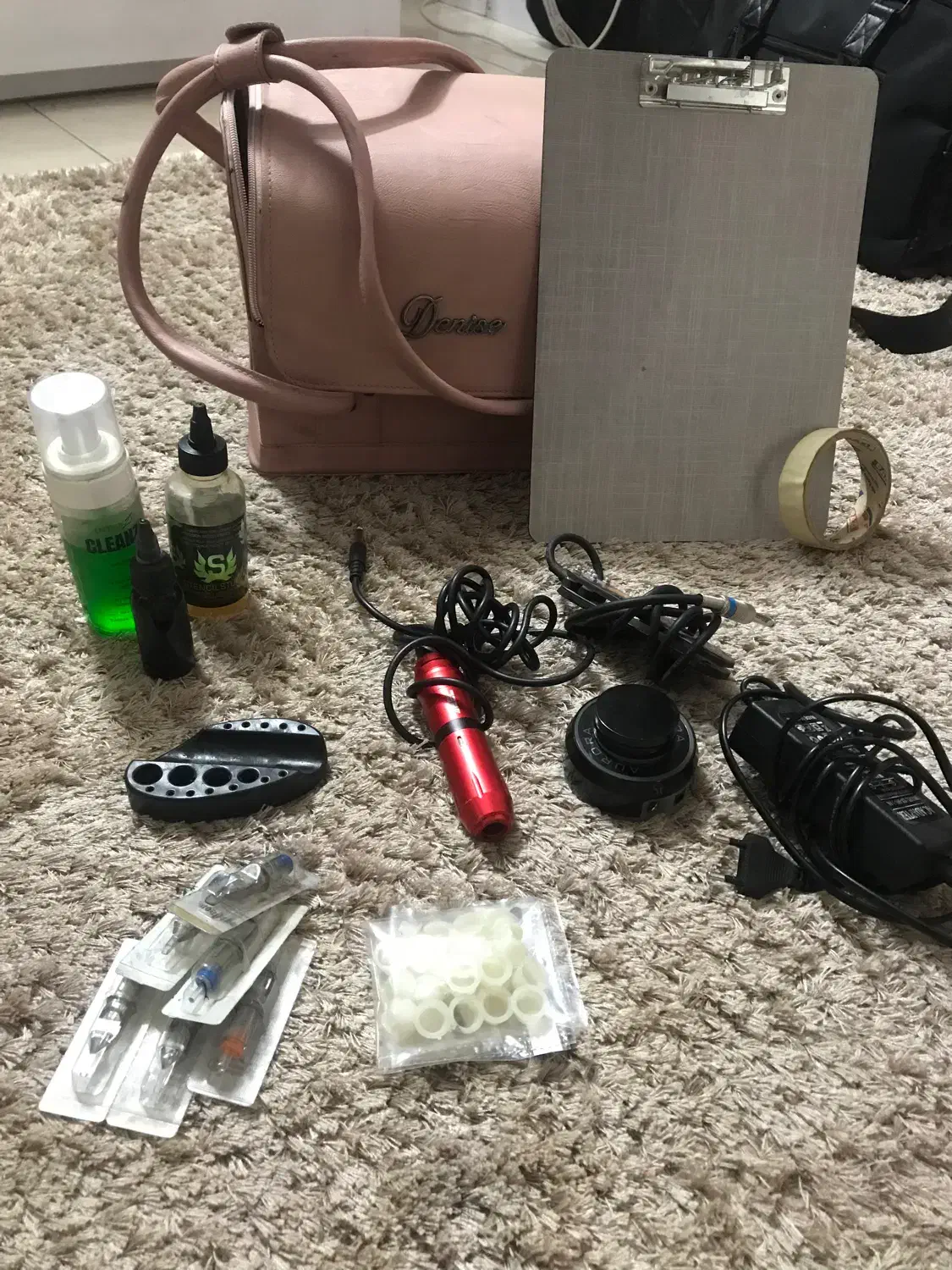 وسایل تتوبدن|آرایشگاه و سالن‌های زیبایی|یزد, |دیوار