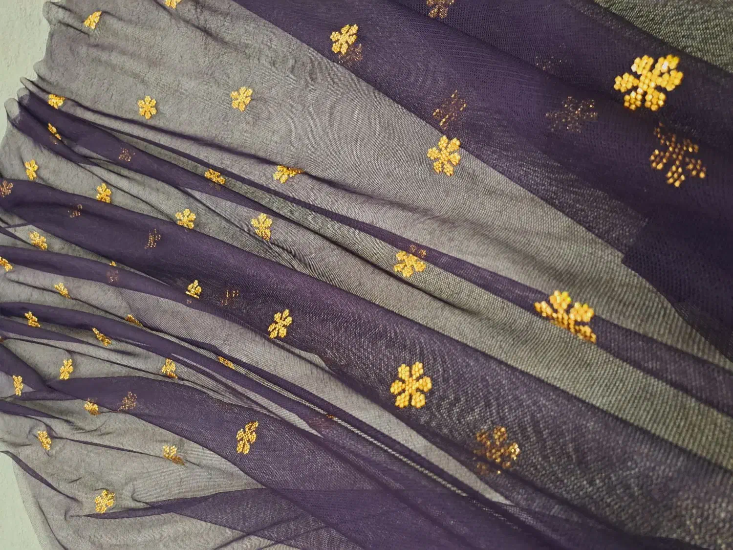 جلویل خوسی|لباس|بندرلنگه, |دیوار