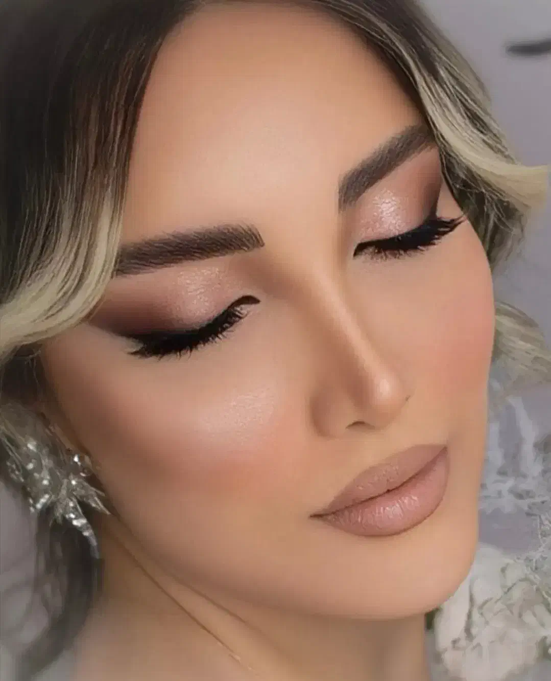 میکاپ و شنیون تخصصی  با تخفیفات بلک فرایدی|خدمات آرایشگری و زیبایی|شاهین‌شهر, عطار|دیوار