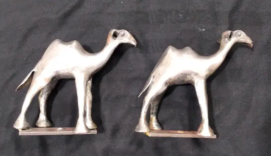 علامت+ شتر چکشی+۶گوش+گوی+ علم سردمی|کلکسیون اشیاء عتیقه|ری, علایین|دیوار