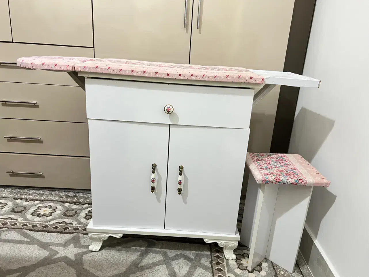 میز اتو و چرخ(نو نو)|لوازم خیاطی و بافتنی|تربت‌حیدریه, ۴۵ متری|دیوار