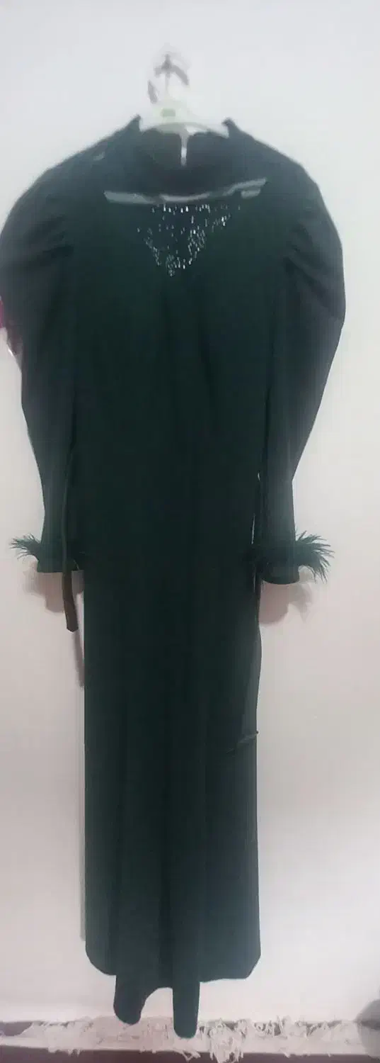 لباس مجلسی|لباس|اقبالیه, |دیوار