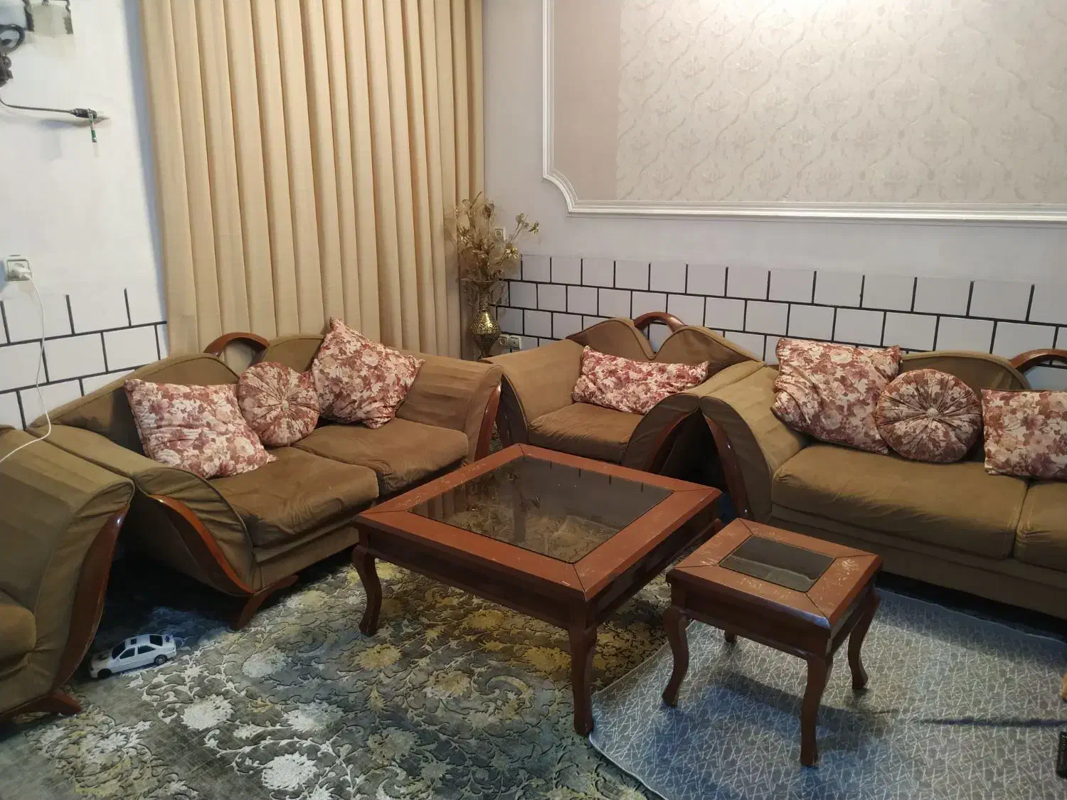 مبل ۷ نفره بادوتاعسلی|مبلمان خانگی و میز عسلی|خرم‌آباد, |دیوار