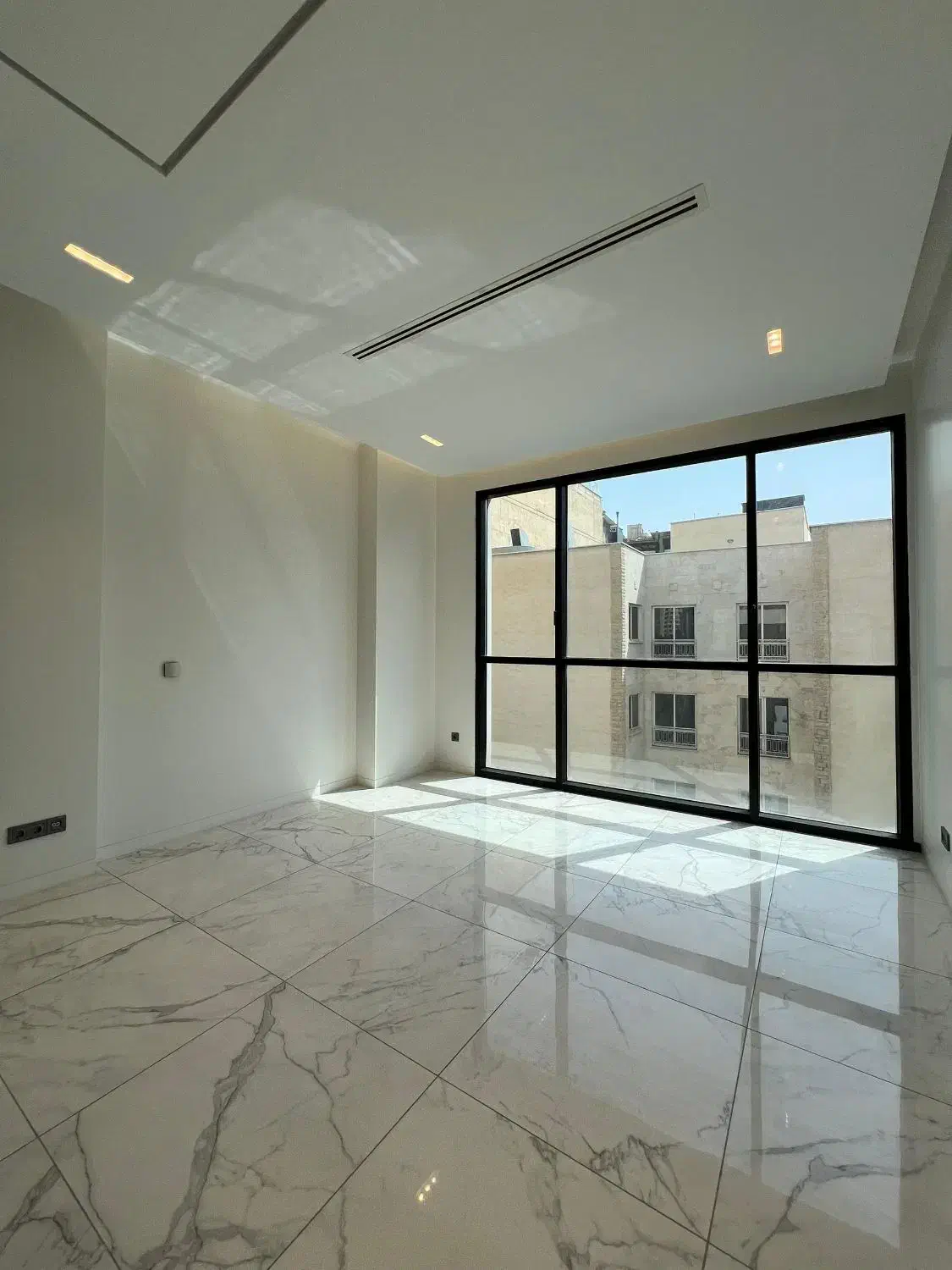 تاپ لوکیشن فرشته ۱۰۰متر مدرن نوساز