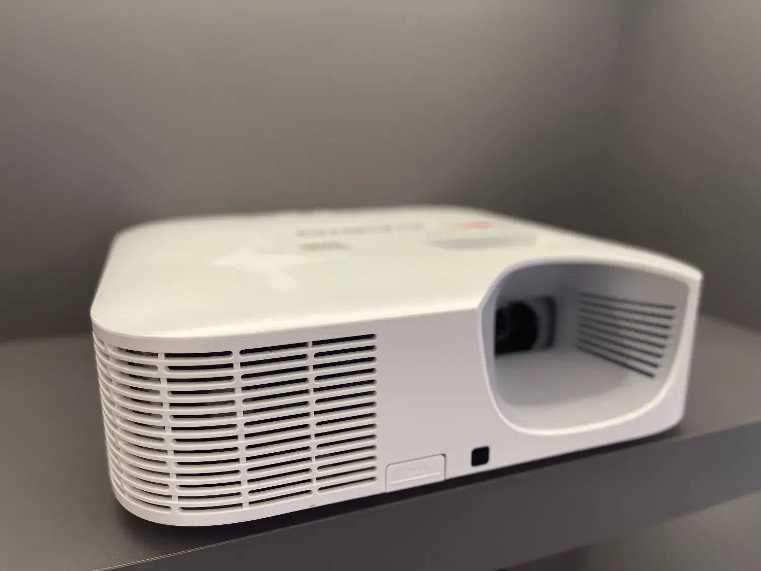 ویدئو پروژکتور های لیزری کاسیو CASIO با کیفیت HD|تلویزیون و پروژکتور|آمل, |دیوار