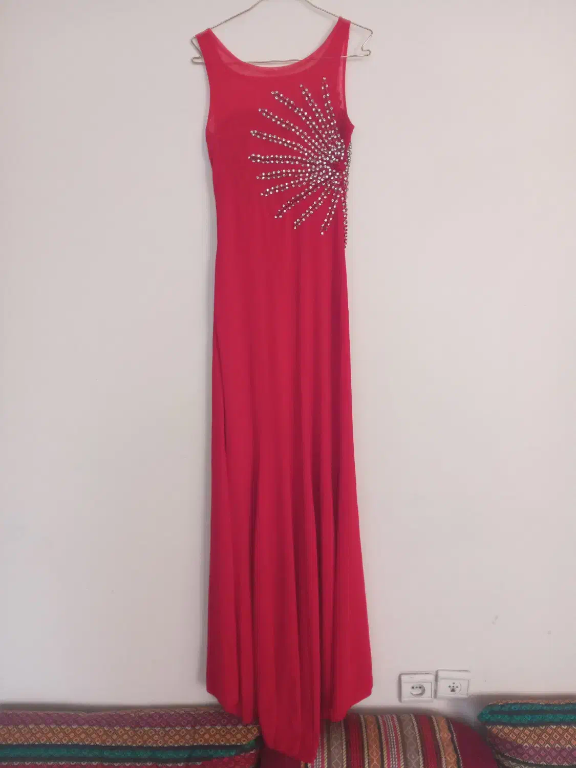 لباس مجلسی|لباس|فردیس, نیروگاه برق|دیوار