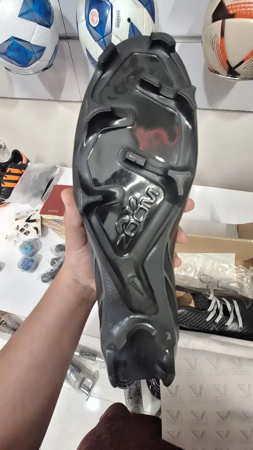 کفس فوتبال ایرزوم|ورزش‌های توپی|تهران, آزادشهر|دیوار