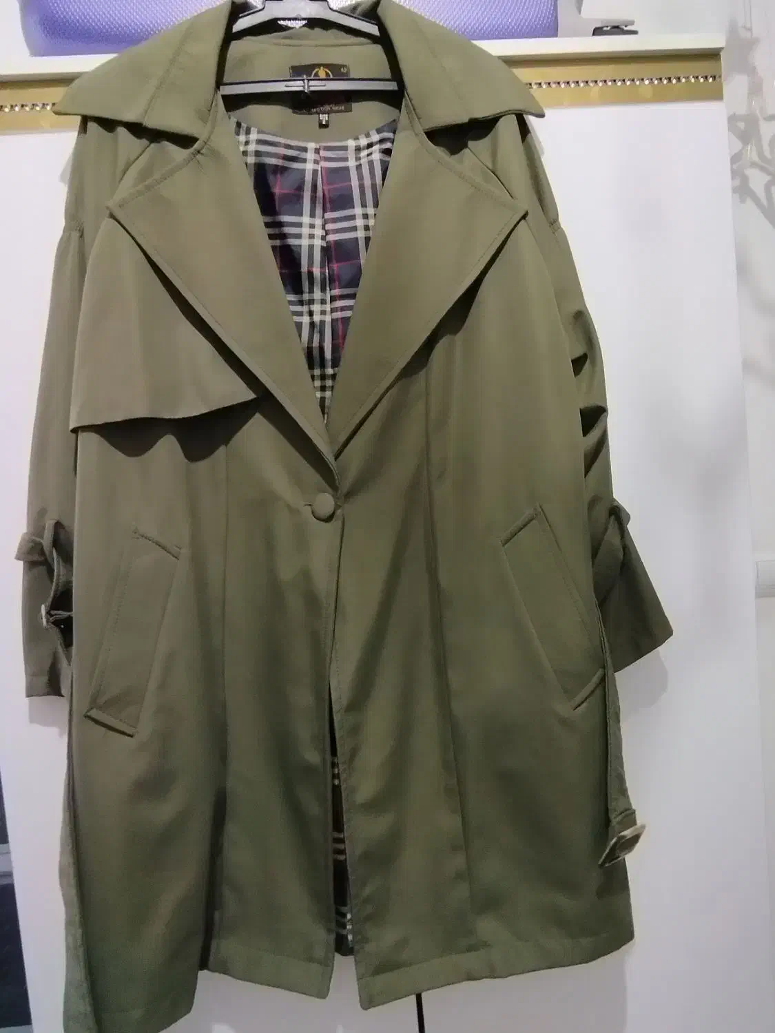 بارونی وشال مجلسی|لباس|رباط‌کریم, نصیرشهر|دیوار