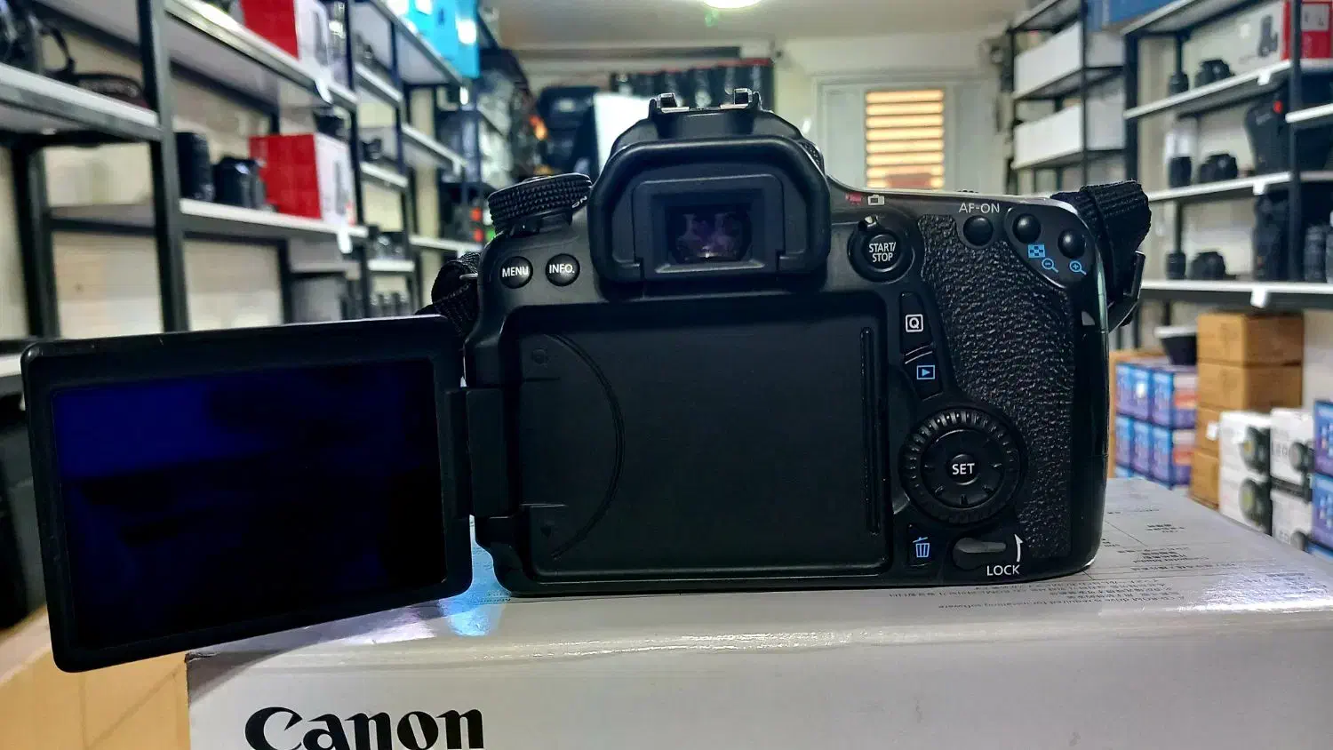 دوربین کنون ۷۰ دی با لنز ۱۸.۵۵|دوربین عکاسی و فیلم‌برداری|قم, دورشهر|دیوار