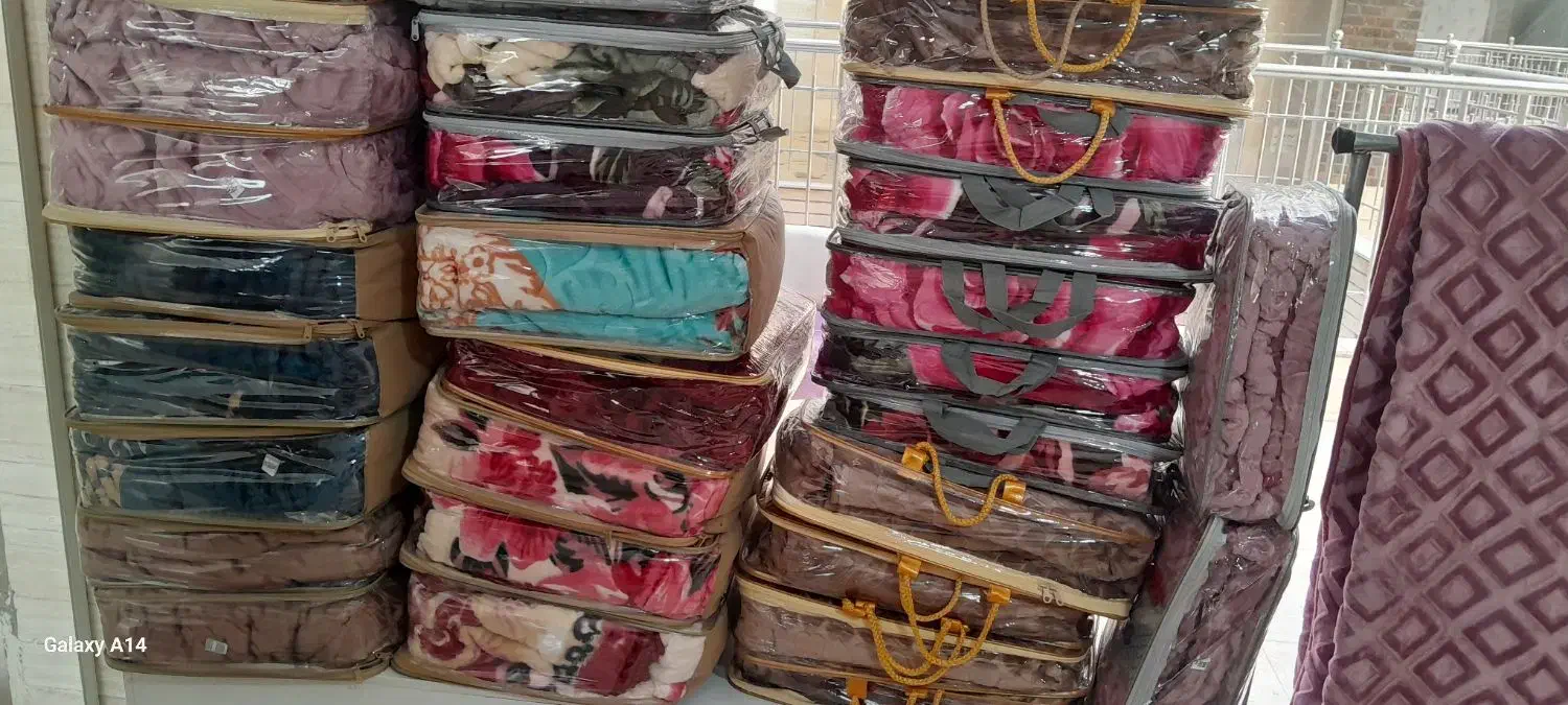 پتو و روبالشت|رختخواب، بالش، پتو|فولادشهر, مسکن مهر فولادشهر|دیوار