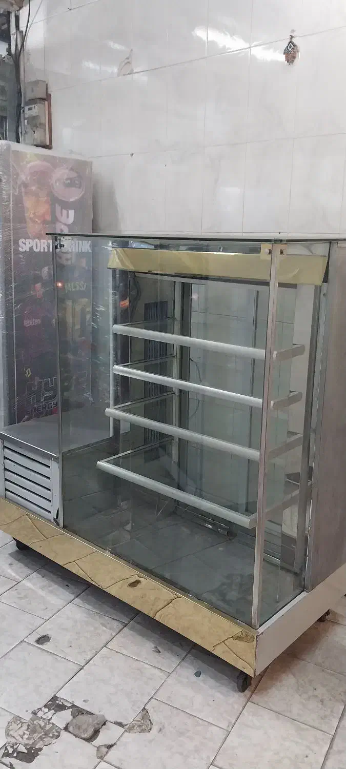 یخچال ایستاده ویترینی مکعبی کبابی و قنادی وشوکیک|فروشگاه و مغازه|رشت, ساغری سازان|دیوار
