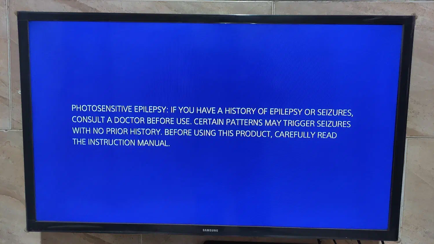 تلویزیون ۴۳ اینچ ال جی و یک عدد تلویزیون ۳۲ اینچ|تلویزیون و پروژکتور|لنگرود, |دیوار