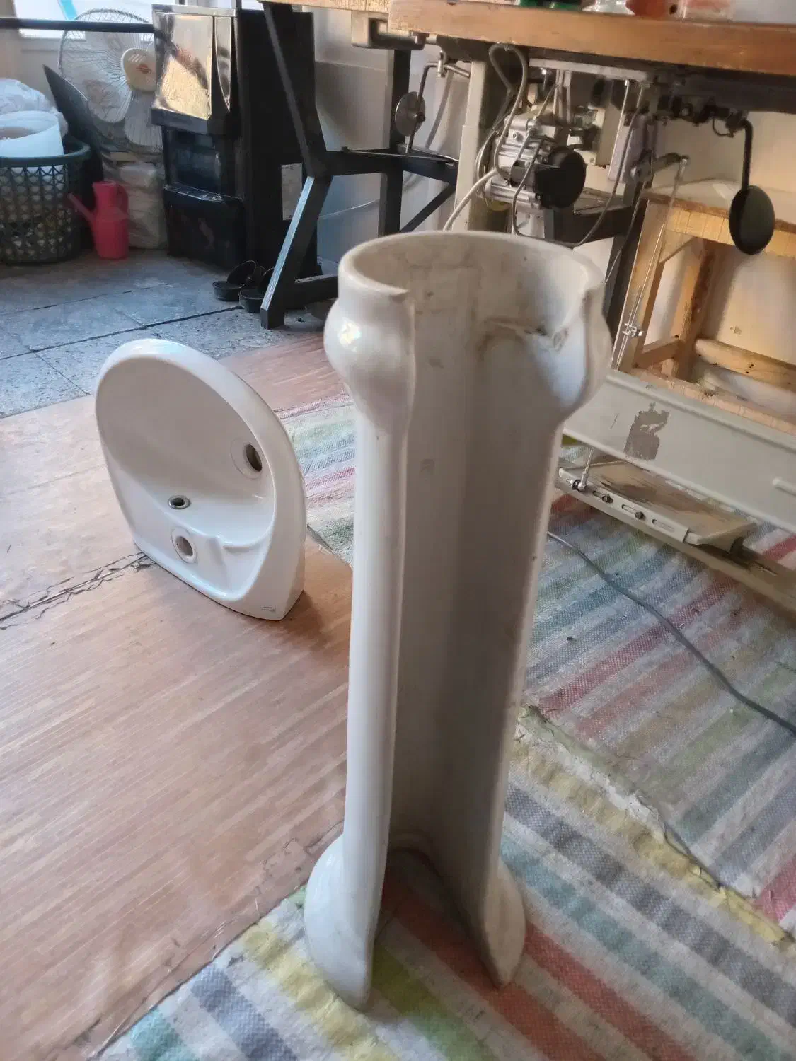 ظرف شوی چینی تمیز.|لوازم سرویس بهداشتی|تبریز, |دیوار