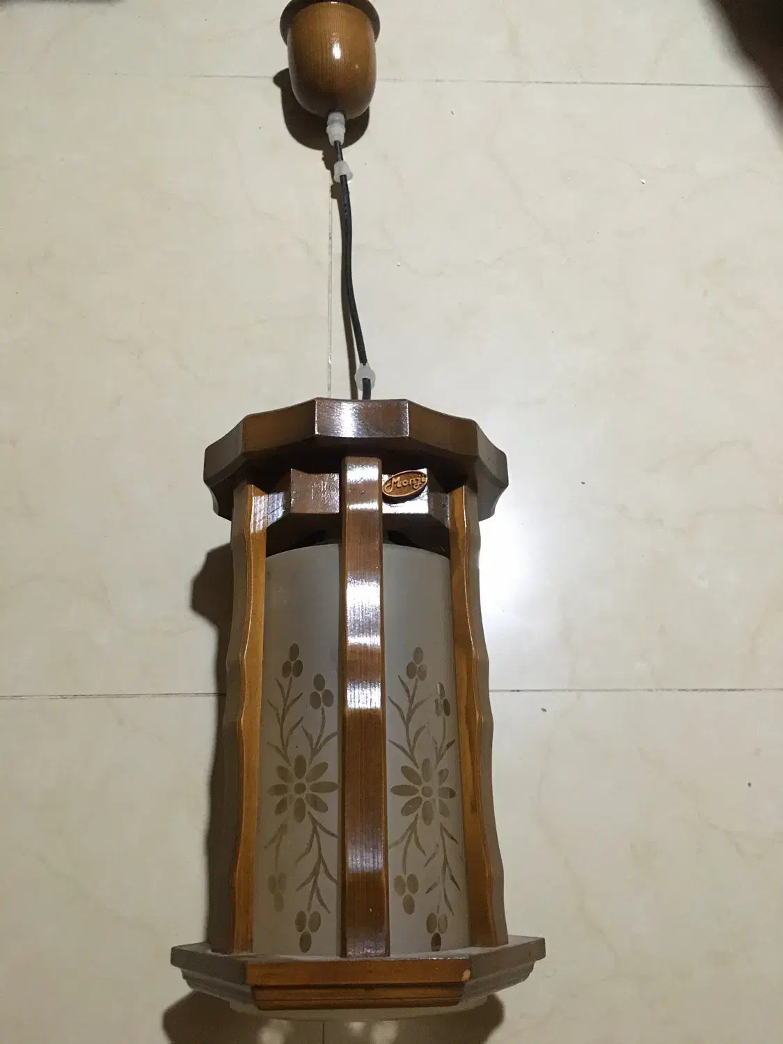 لوستر چوبی در حدنو تمیز بدون خط و خش|لوستر و چراغ آویز|کرج, عظیمیه|دیوار