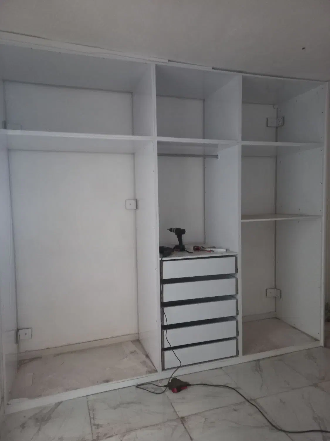 ساخت انواع کابینت کمد دیواری میز ارایش و تحریر|کتابخانه، شلف، قفسههای دیواری|بروجرد, |دیوار