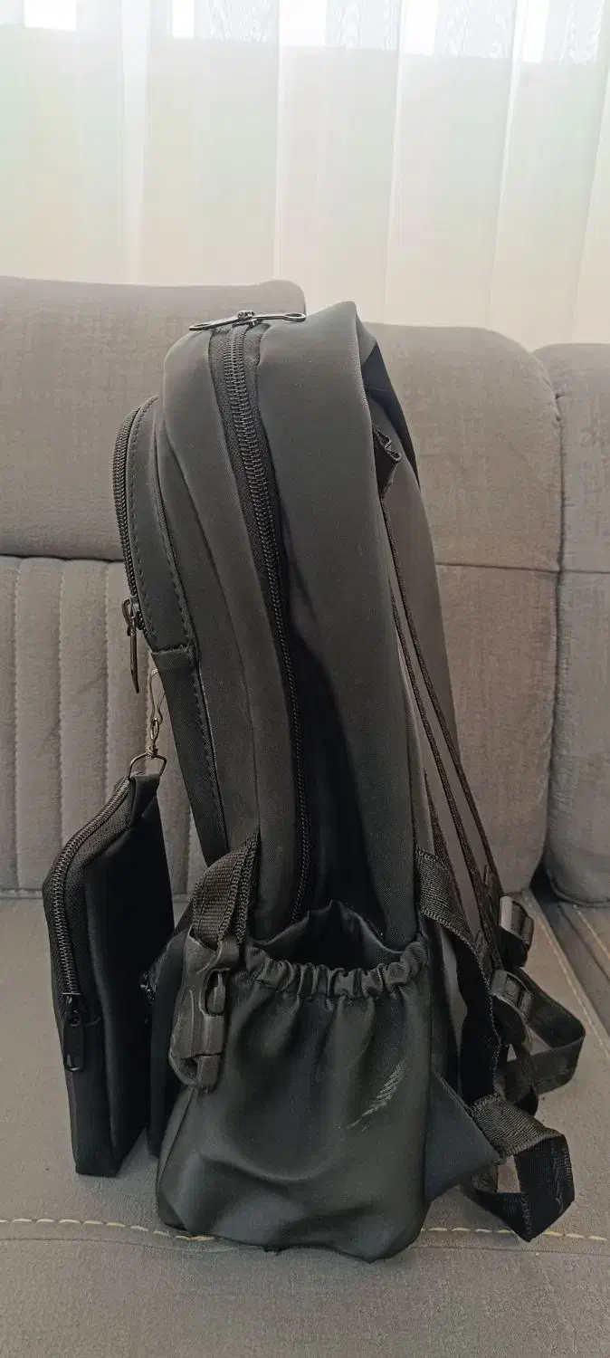 کیف مدرسه|کیف، کفش، کمربند|قم, بنیاد|دیوار