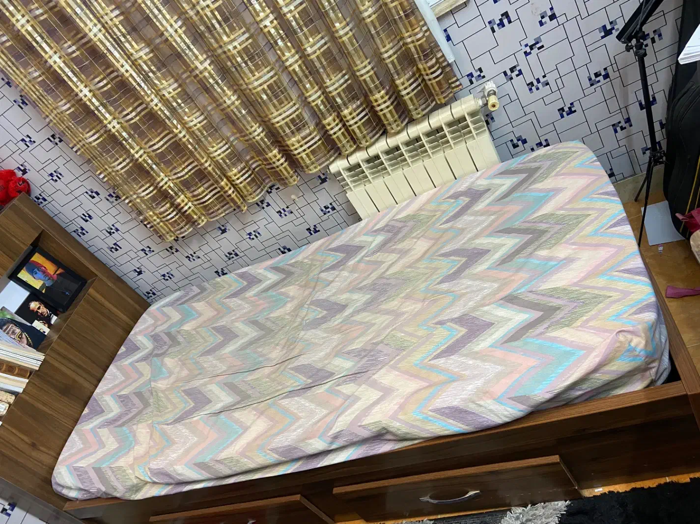 تخت خواب|تخت و سرویس خواب|رشت, رودباری|دیوار