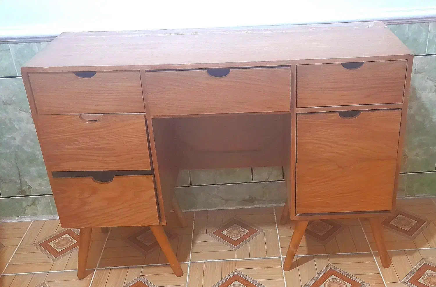 میز آرایش|آرایشگاه و سالن‌های زیبایی|مرودشت, ابوذر جنوبی|دیوار