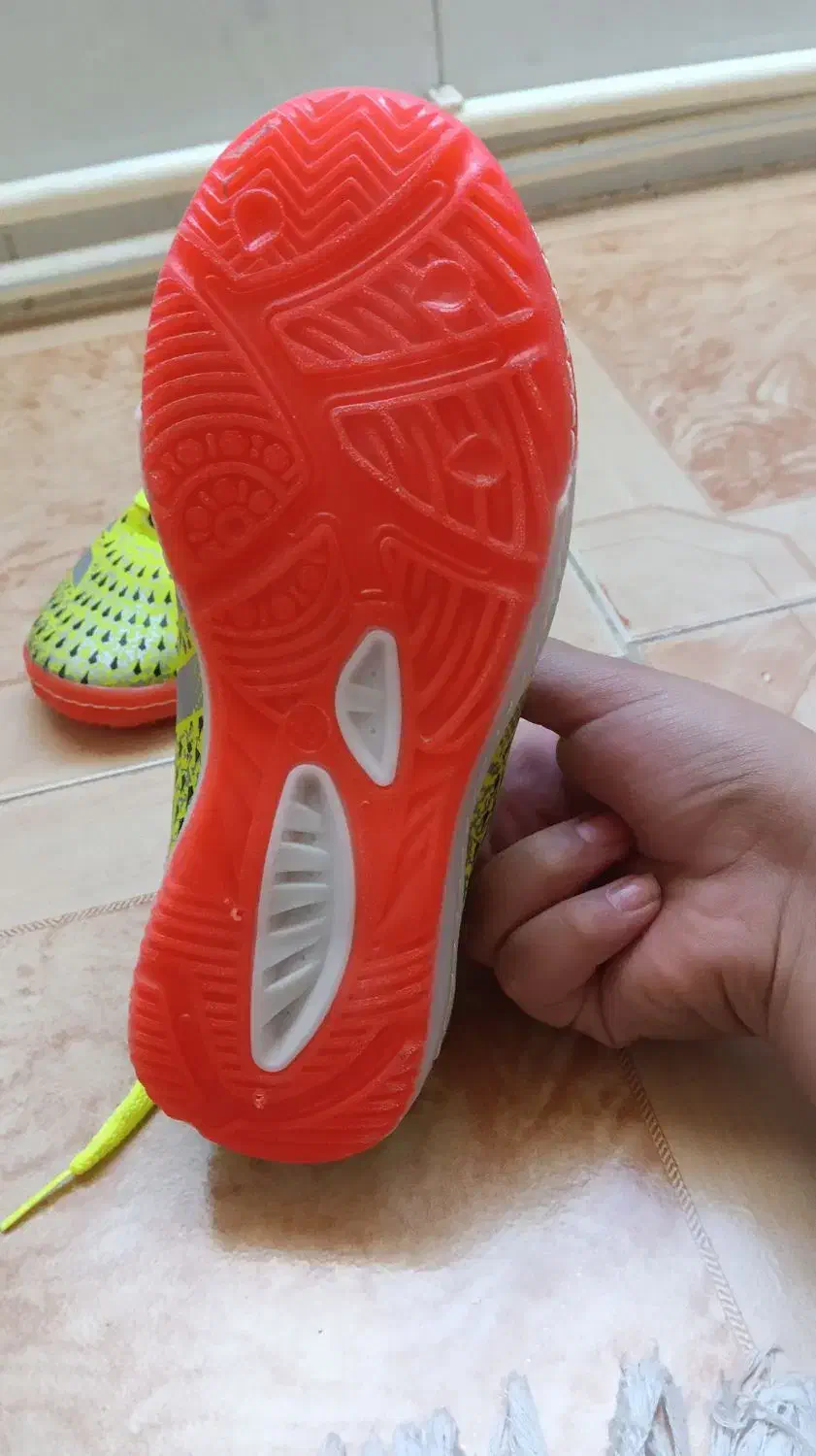 کفش فوتبالی نو سایز 35|کفش و لباس بچه|بیجار, |دیوار