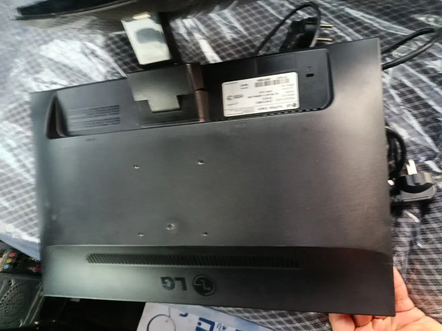 کامپیوتر سالم و کم کار|رایانه رومیزی|بروجن, |دیوار