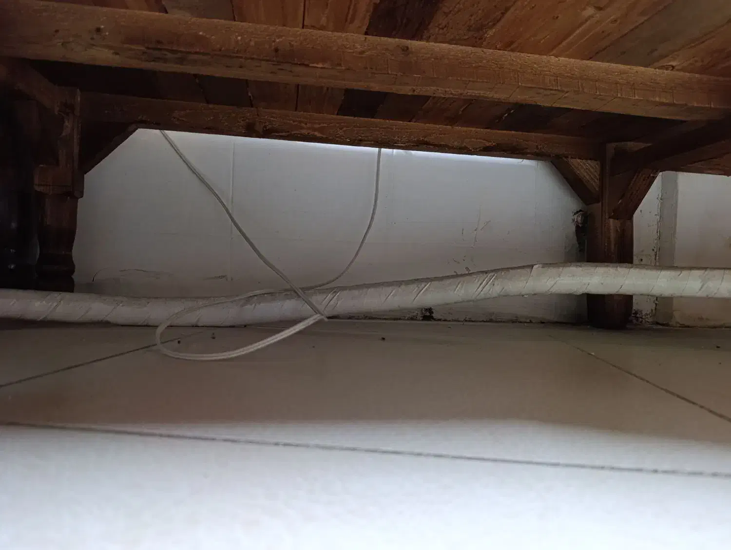 لوله مسی با کابل|کولر گازی و فن‌کوئل|قم, حمام تالار|دیوار