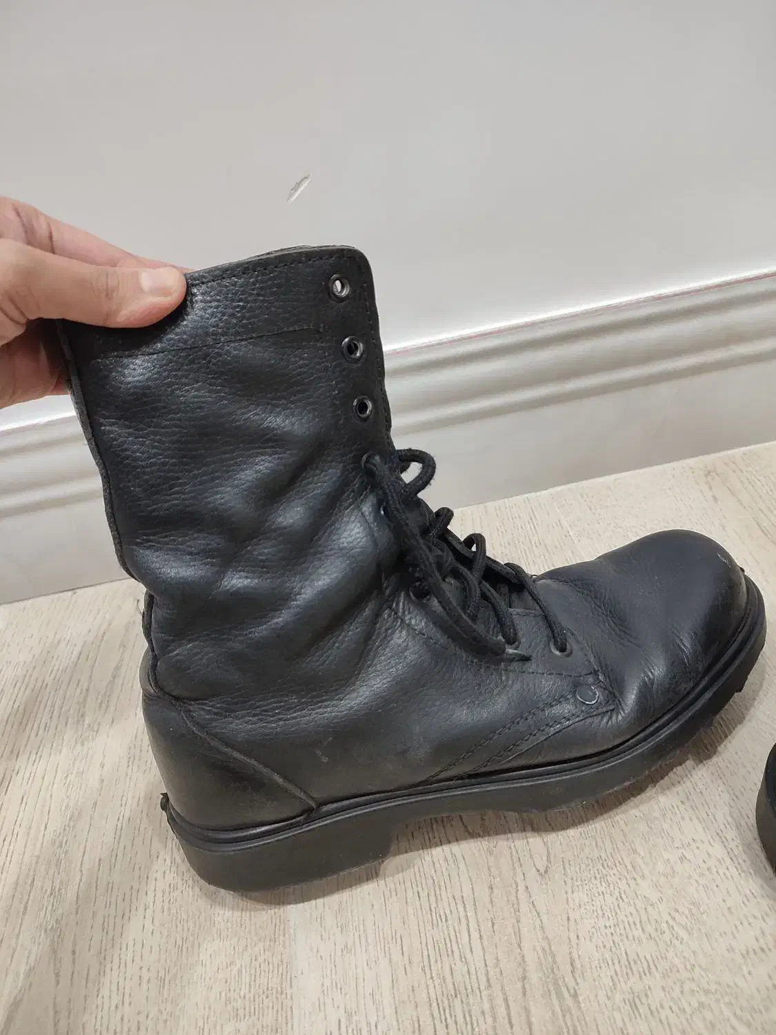 پوتین سنگین و محکم|کیف، کفش، کمربند|گنبد کاووس, |دیوار