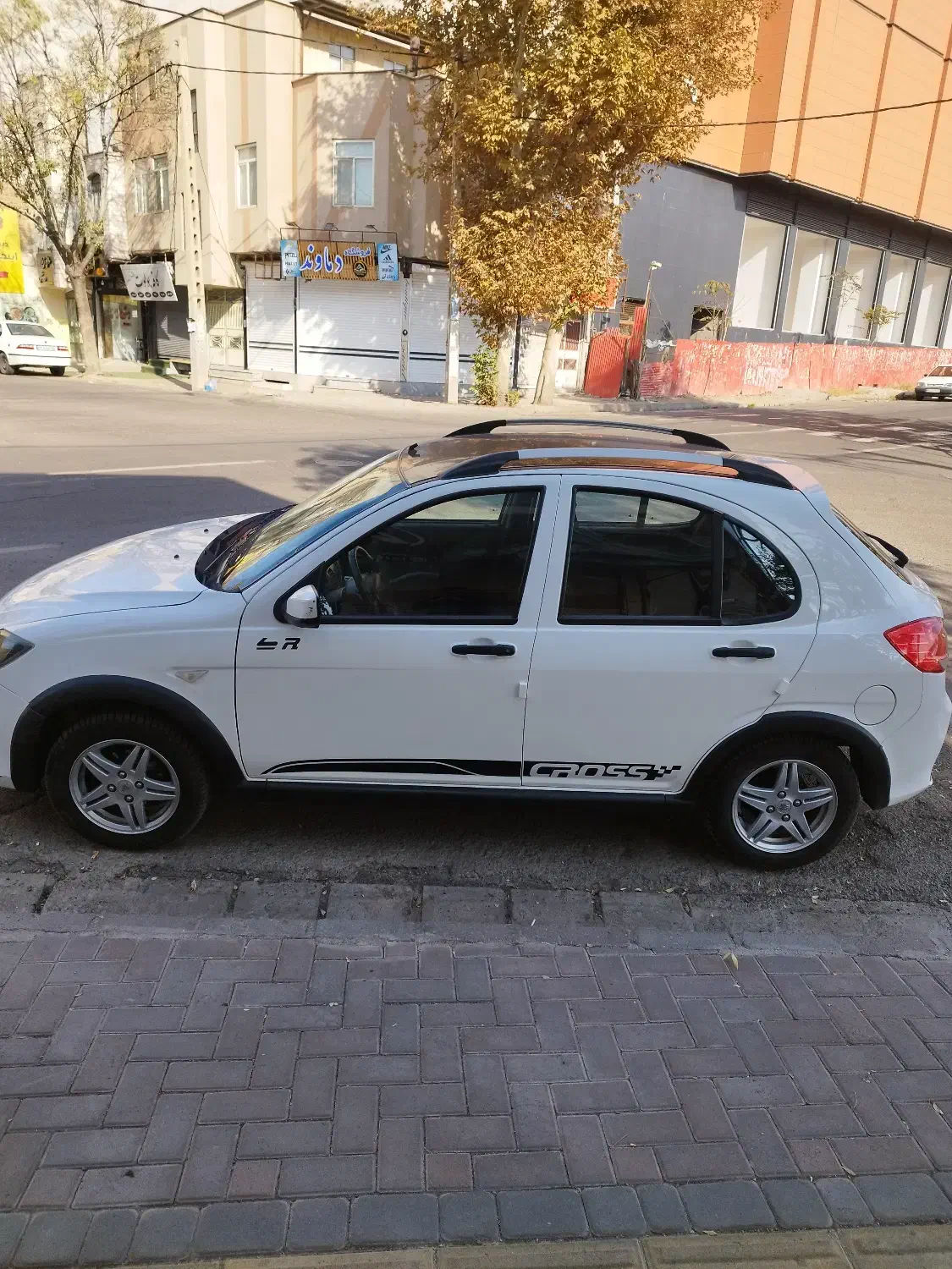 کوییک R سفید مشکی ، بی رنگ|خودرو سواری و وانت|میانه, |دیوار