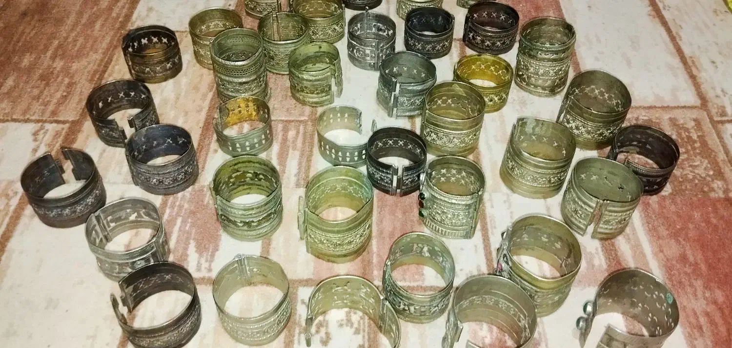 دستبند قدیمی|کلکسیون اشیاء عتیقه|طرقبه, |دیوار