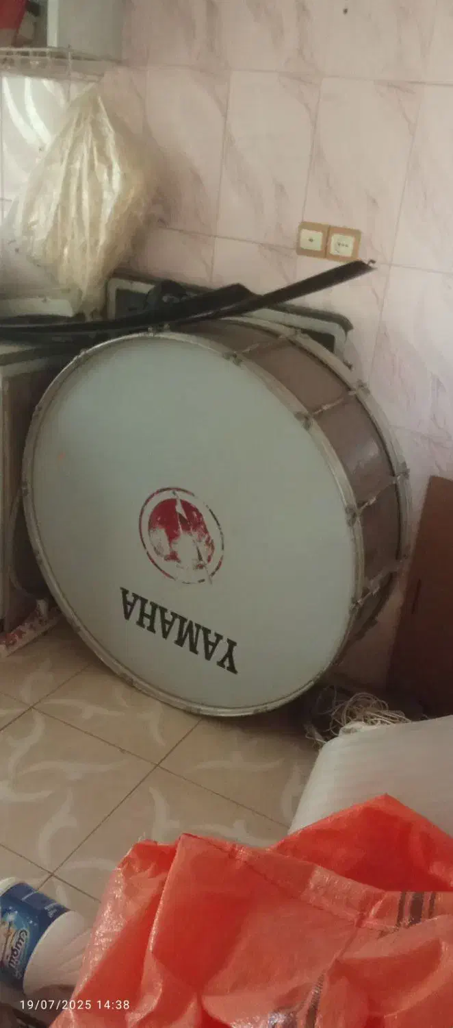 طبل بزرگ یک متری تقریبا|درام و پرکاشن|بروجرد, |دیوار