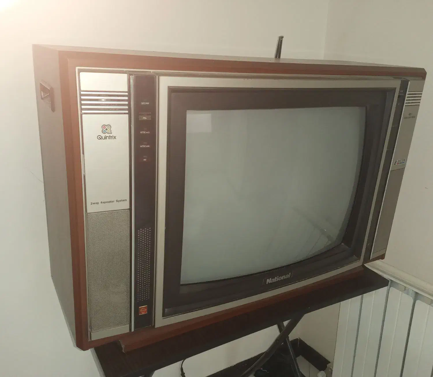 تلویزیون ناسیونال رنگی|کلکسیون اشیاء عتیقه|گرمدره, |دیوار