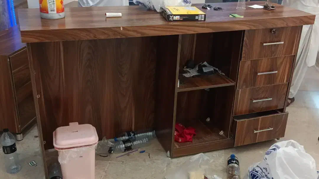 میز و کمد در حد نو|دفتر کار|چابهار, |دیوار