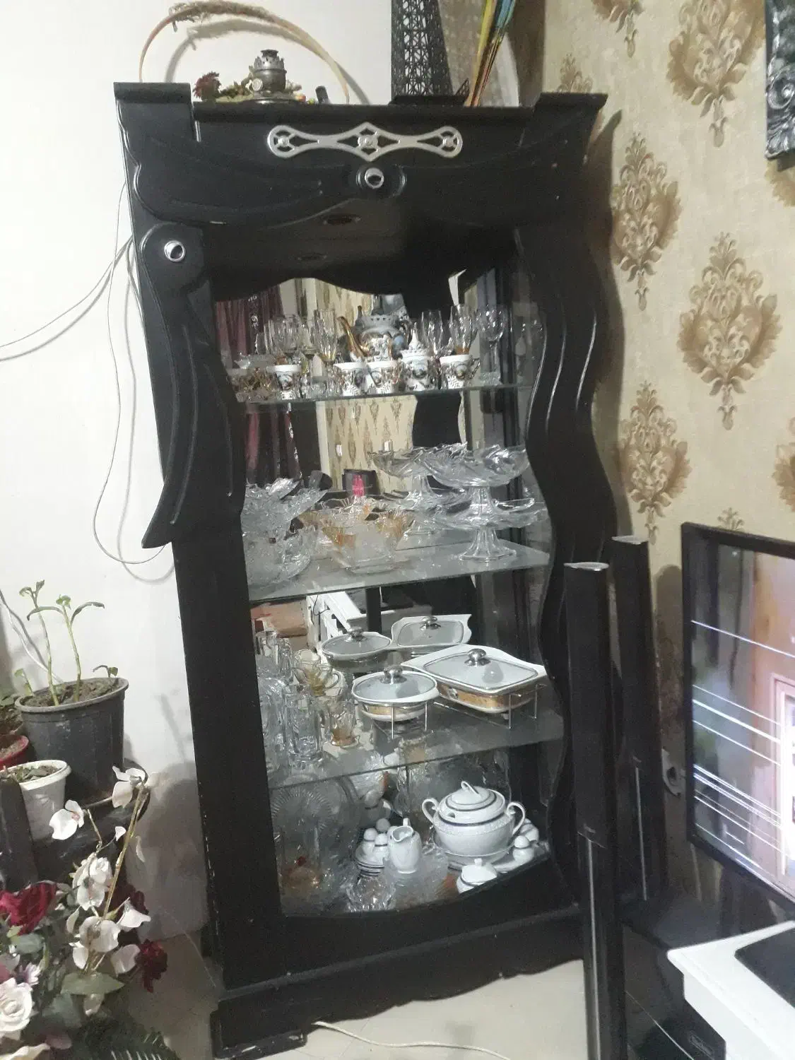 کنجه وکمدلباس|بوفه، ویترین، کنسول|گلبهار, شهر جدید گلبهار|دیوار