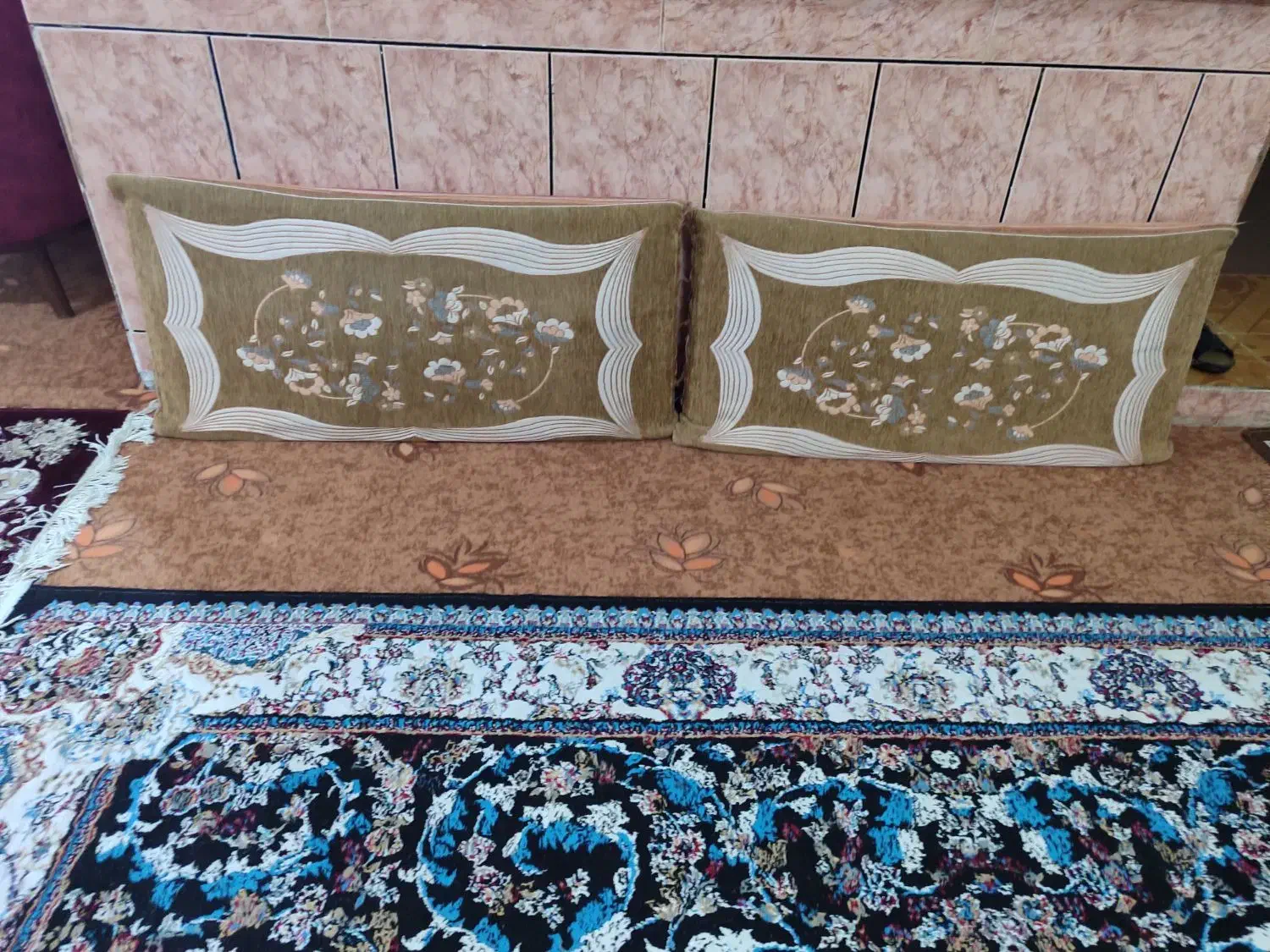 ۴عدد پشتی سالم هر چهار تا باهم ۶۰۰۰۰۰ هزار تومان|پشتی|مسجد سلیمان, |دیوار