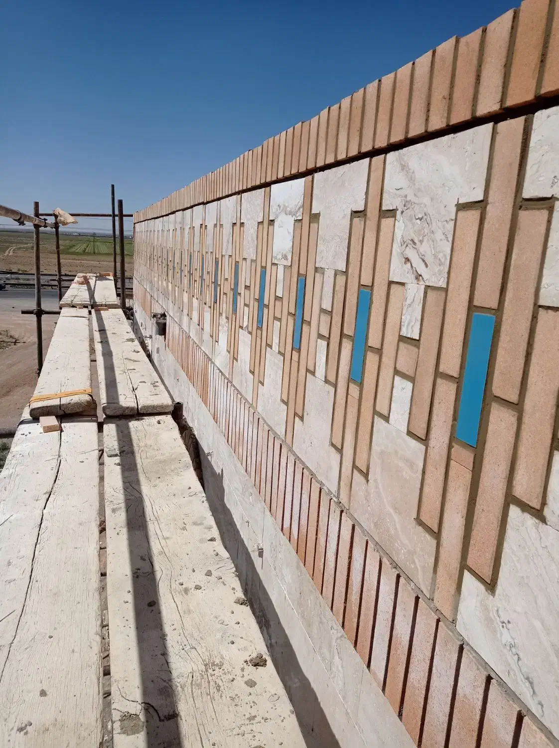 انواع سنگ کاری و آجر. و خورده کاری انجام میشود|خدمات پیشه و مهارت|اراک, |دیوار