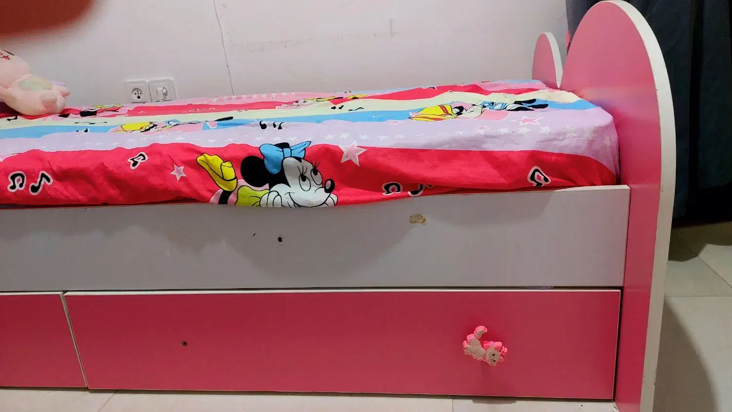 تخت نوزاد نوجوان|تخت و صندلی بچه|رشت, رودباری|دیوار