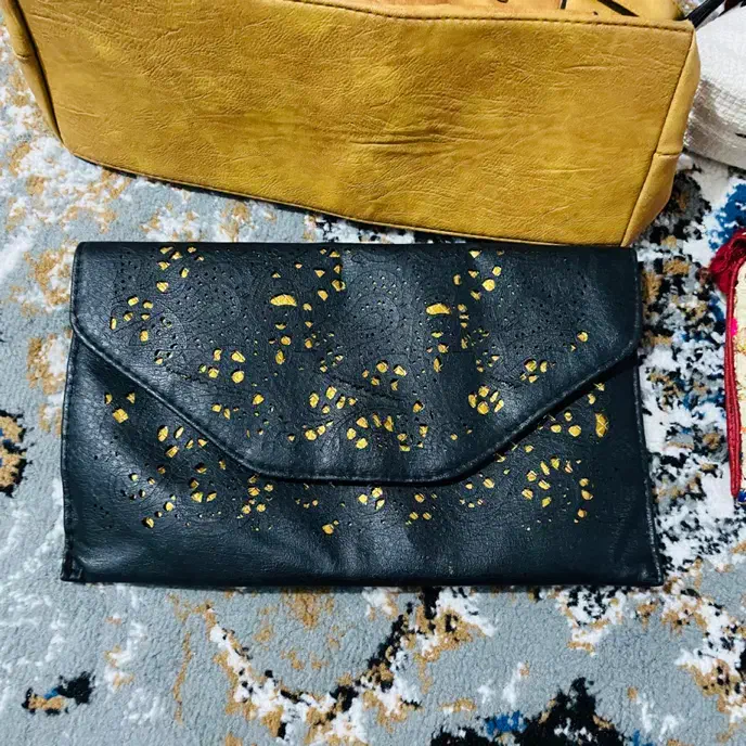 تعدادی کیف کیف بزرگ و کوچک|کیف، کفش، کمربند|بوشهر, |دیوار