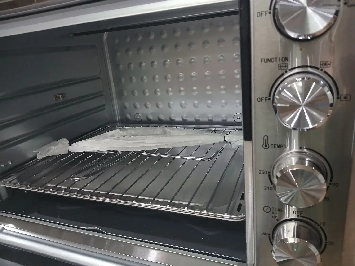 آون توستر نو آکبند با چرخ خیاطی معاوضه هم میشه|اجاق گاز و لوازم برقی پخت‌وپز|ری, حمزه‌آباد|دیوار