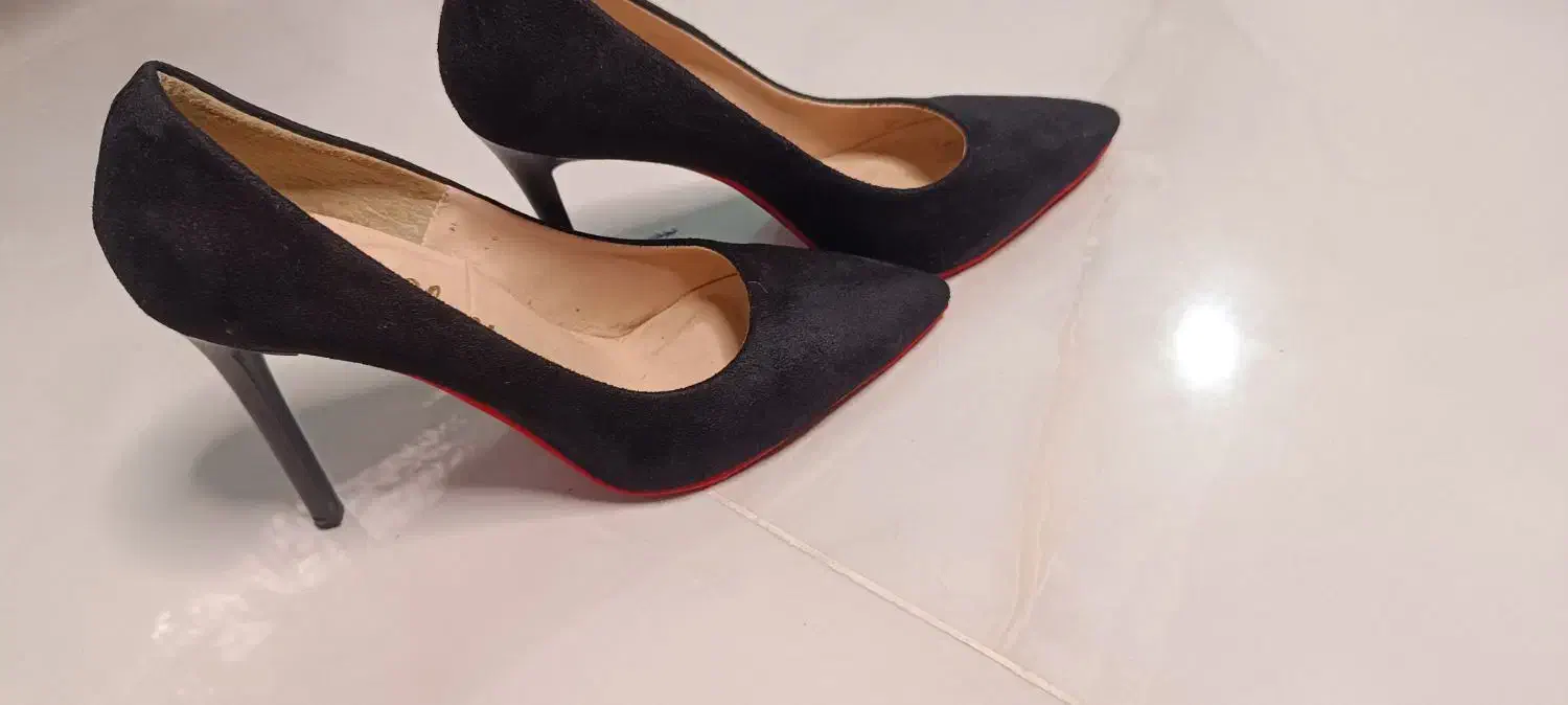 کفش مجلسی|کیف، کفش، کمربند|بندر انزلی, پیل علی باغ|دیوار