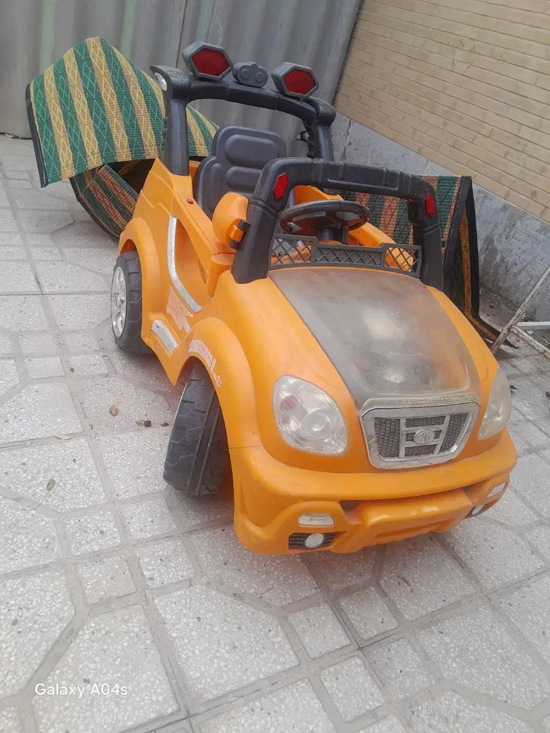 ماشین شارژی|اسباب‌بازی بچه|فولادشهر, B4|دیوار