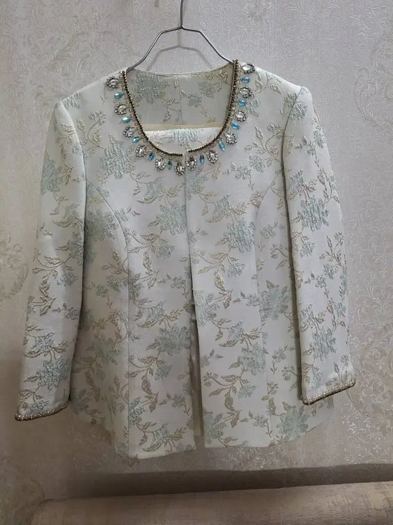 کت ودامن وتاپ|لباس|پرند, فاز ۲|دیوار