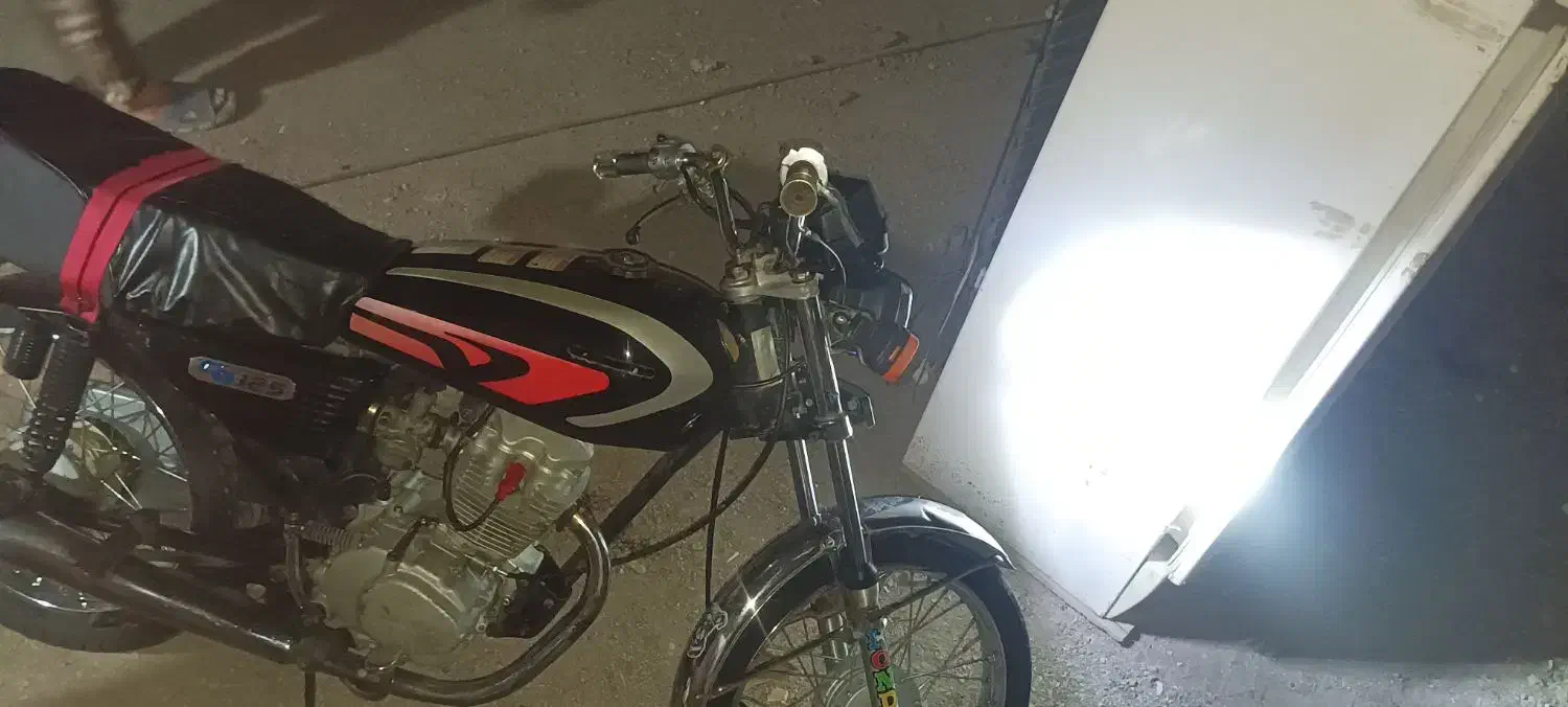 . موتور۱۲۵ پنج دنده درحد وتمیز|موتورسیکلت|قم, بکایی|دیوار