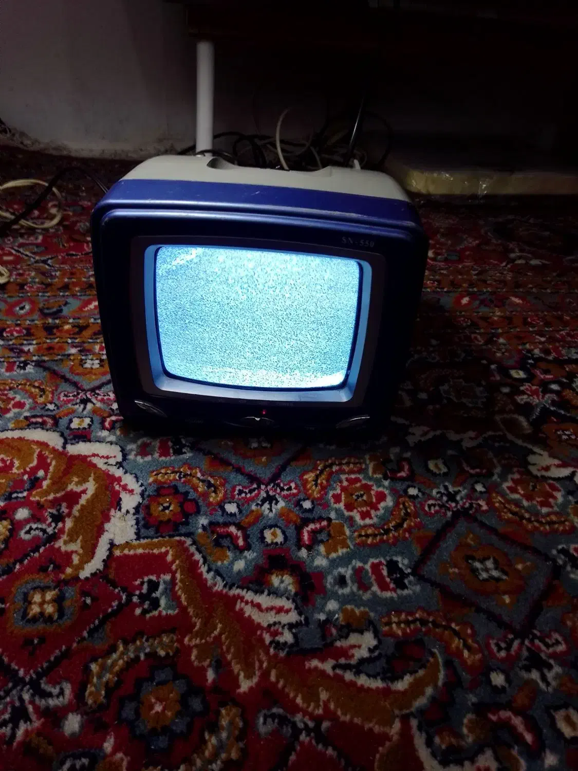 سیاه و سفید|تلویزیون و پروژکتور|رشت, پاستوریزه|دیوار