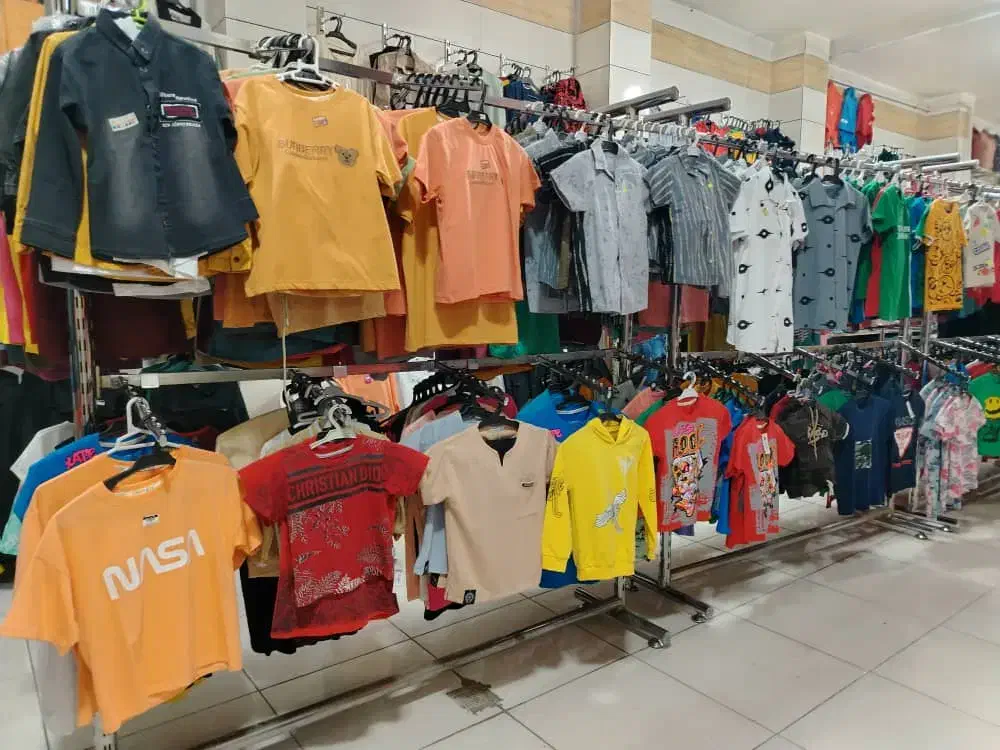 فروش فروشگاه پوشاک بصورت یکجا|فروشگاه و مغازه|لنجان, |دیوار