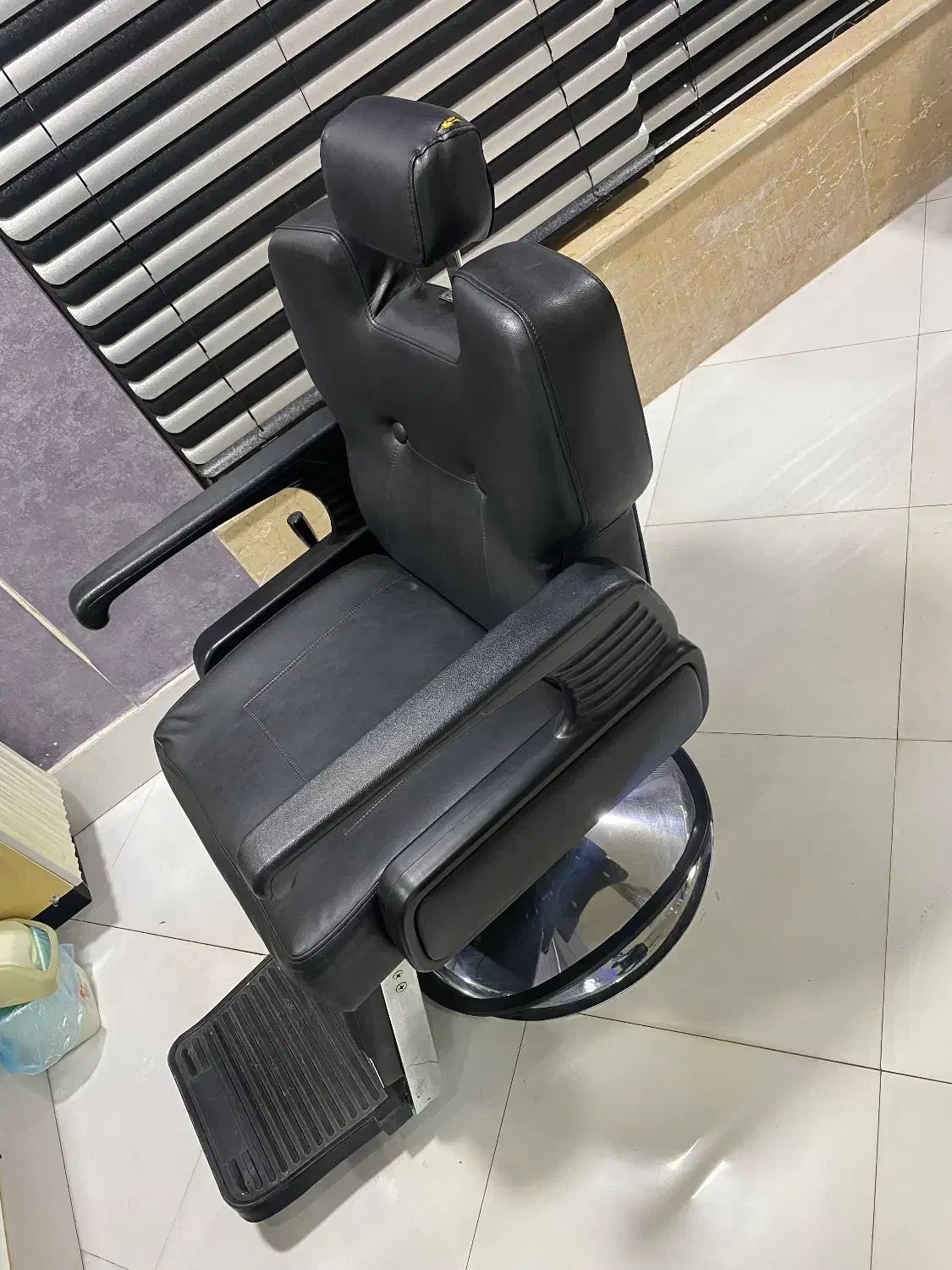 صندلیهای سالنی در حد نو|آرایشگاه و سالن‌های زیبایی|آستانه اشرفیه, |دیوار