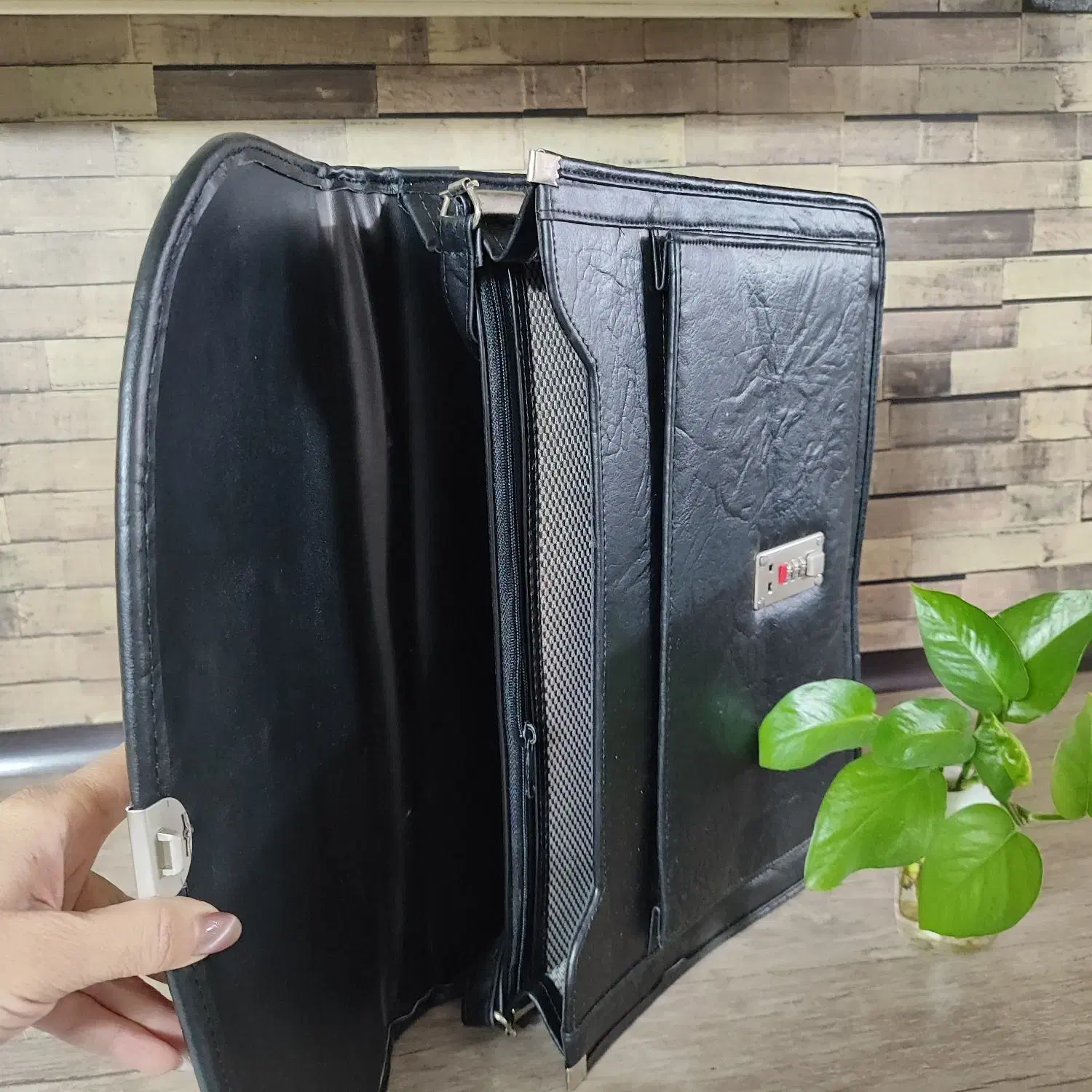 ۶ عدد کیف اداری دانشجویی چرمی تمیز ‌و سالم|کیف، کفش، کمربند|اصفهان, شهید رجایی|دیوار